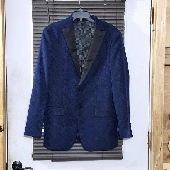 Mans formal blazer/tux measurements custom fitted see descrip maybe mans 42 Tall - Picture 6 of 14